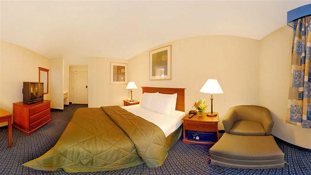 Towneplace Suites By Marriott Hadley Amherst Extérieur photo