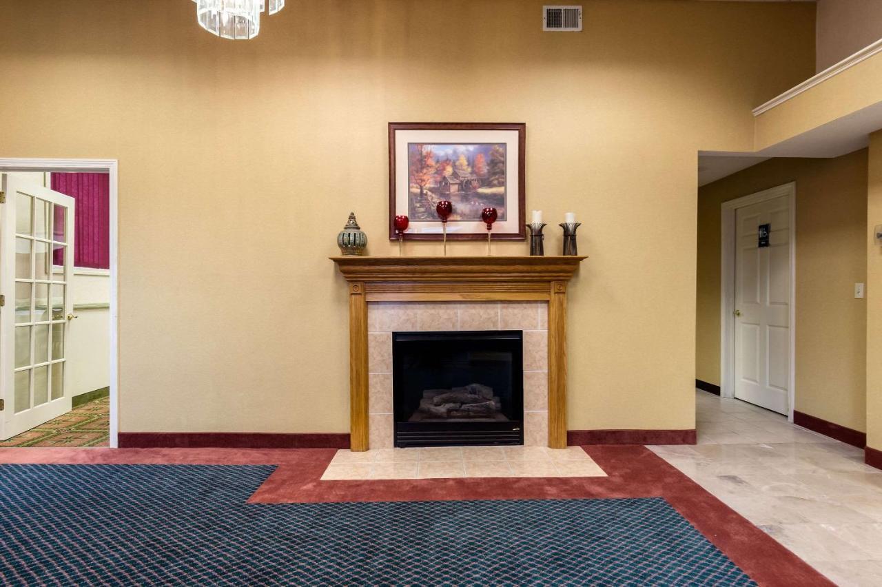 Towneplace Suites By Marriott Hadley Amherst Extérieur photo